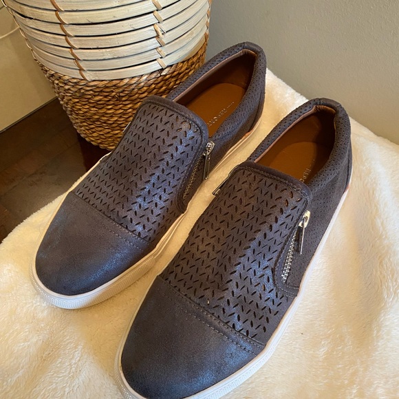 Report Women’s Slip-On Sneakers with Zipper - Picture 1 of 7